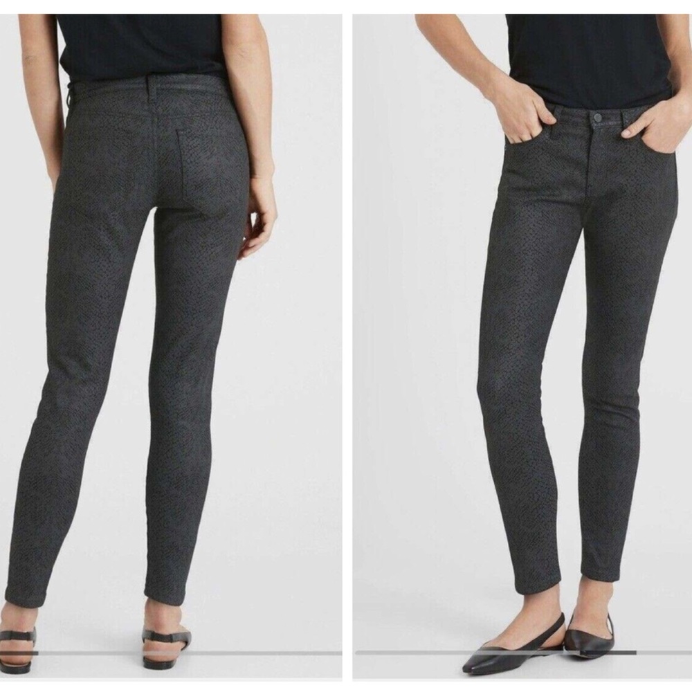 🍌 Banana Republic Snakeskin Print Legging